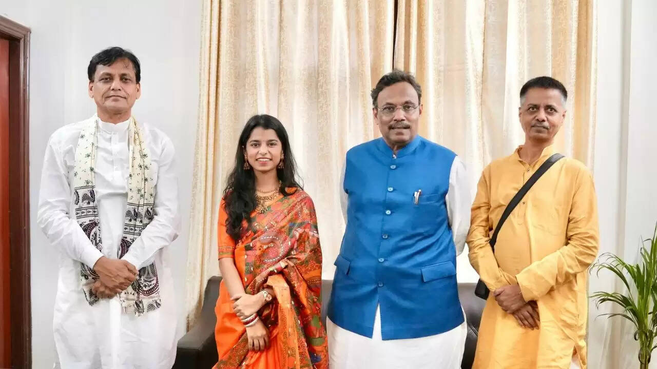मैथिली ठाकुर की राजनीति में एंट्री: बिहार विधानसभा चुनाव में उम्मीदवारी की चर्चा