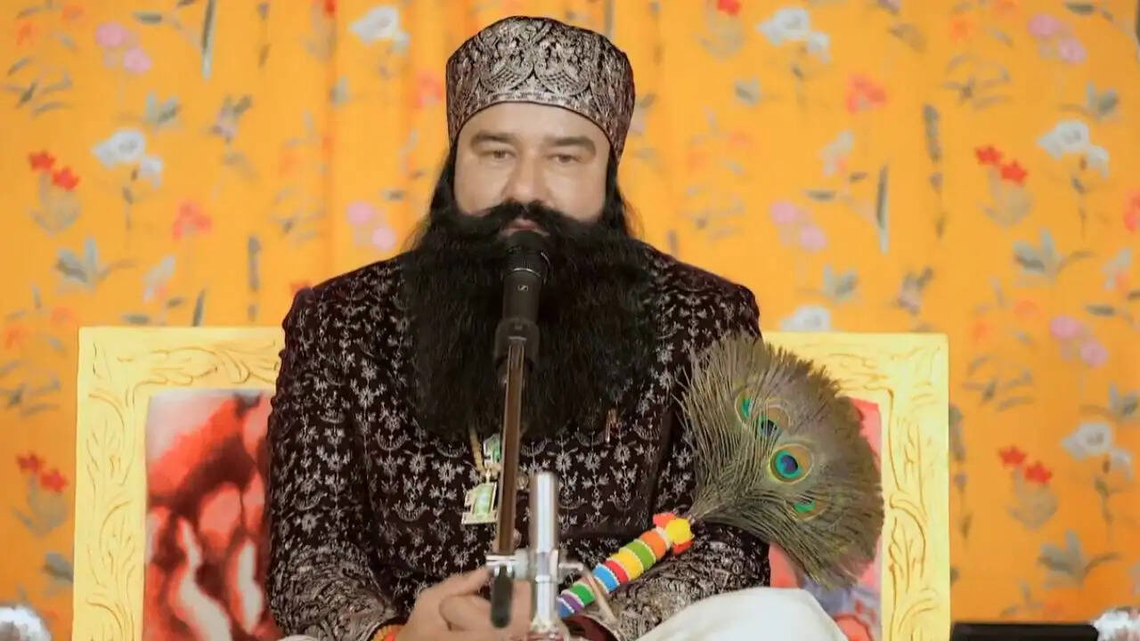 गुरमीत राम रहीम को मिली 30 दिन की पैरोल, फिर से जेल से बाहर