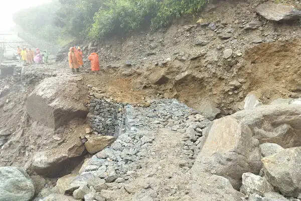 केदारनाथ यात्रा मार्ग पर चट्टान गिरने से हुआ बड़ा हादसा, एक की मौत