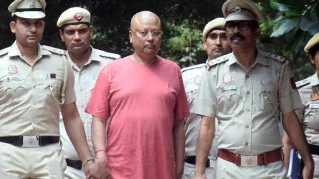 दिल्ली कोर्ट ने स्वामी चैतन्यानंद को यौन शोषण मामले में पुलिस हिरासत में भेजा