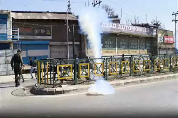 श्रीनगर में खामेनेई की मौत के बाद तनाव, प्रदर्शन में हिंसा