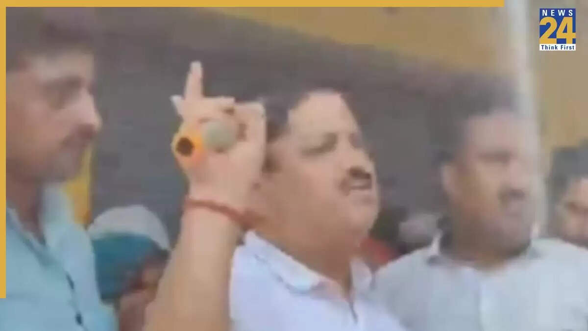 हमीरपुर में खाद की कमी पर किसानों का हंगामा, SDM का विवादित बयान वायरल