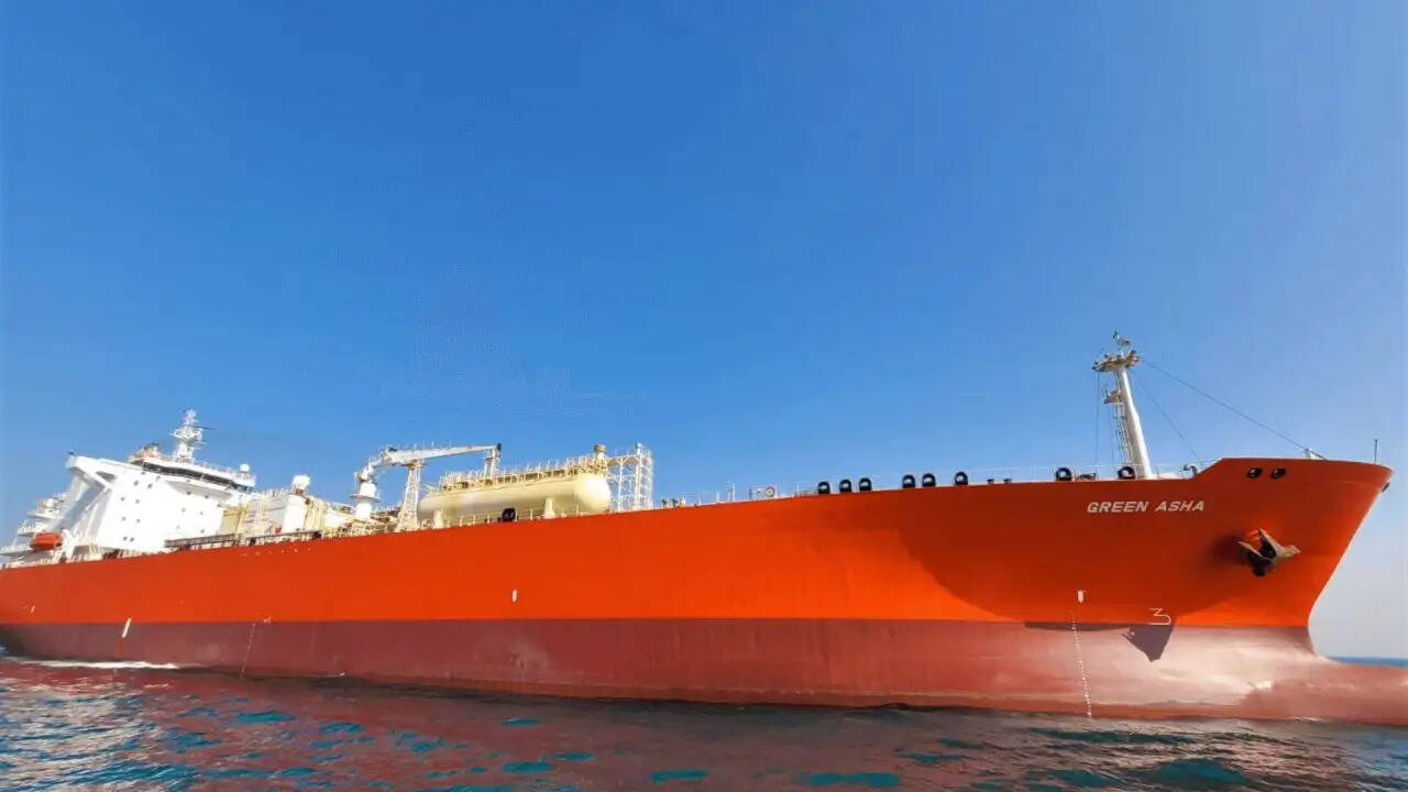 भारत के लिए राहत: ईरान से सुरक्षित गुजरी एलपीजी टैंकर की यात्रा