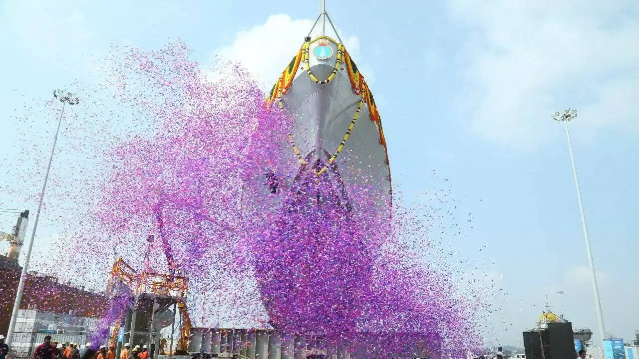 भारतीय नौसेना का बेड़ा बढ़ाने के लिए नए युद्धपोतों का समावेश