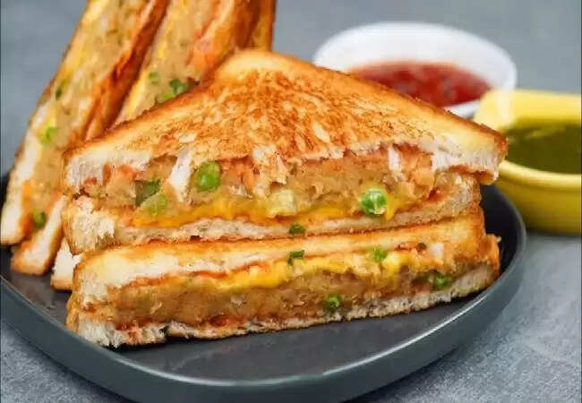 स्वादिष्ट आलू टोस्ट सैंडविच बनाने की सरल विधि