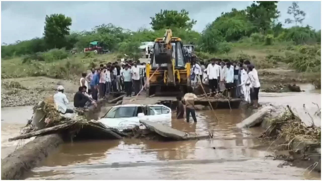 गुजरात में बाढ़: NDRF और SDRF द्वारा चलाया जा रहा बचाव अभियान