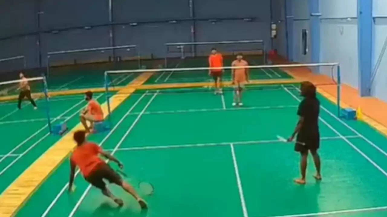 हैदराबाद में बैडमिंटन खेलते समय युवक की दिल का दौरा पड़ने से मौत