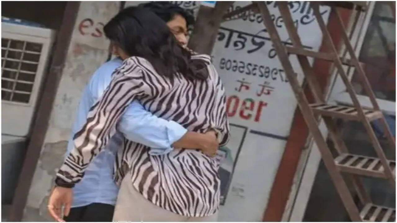 दिल्ली में तलाक के कागज़ फाड़कर रिश्ते की नई परिभाषा लिखी गई