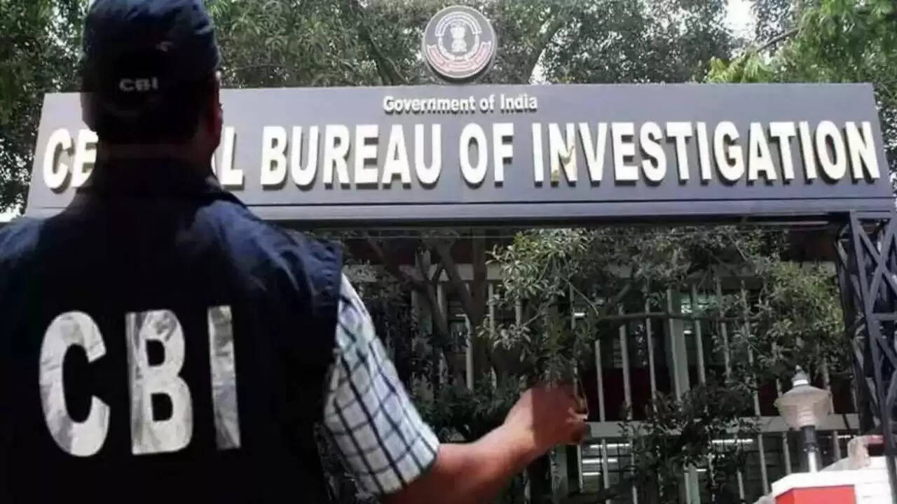 सीबीआई ने रेलवे में रिश्वतखोरी के मामले में दो लोगों को किया गिरफ्तार