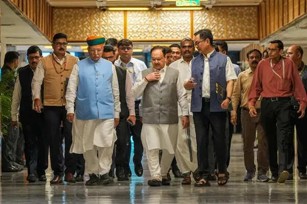 संसद में विपक्षी मुद्दों पर चर्चा के लिए तैयार है मोदी सरकार: सर्वदलीय बैठक में उठे गंभीर सवाल