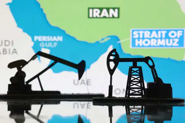 तेल संकट: ईरान-अमेरिका संघर्ष से प्रभावित होर्मुज जलडमरूमध्य