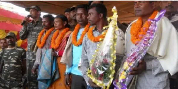 नौ साल सात माह बाद घर लौटा पूर्व माओवादी कान्हू मुंडा, जंगल की बंदूक से लोकतंत्र की राह तक