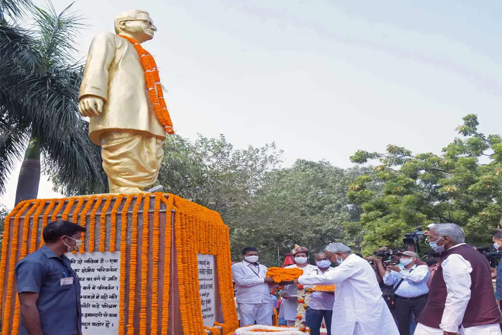 समाजवादी नेताओं की विदाई: क्या समाजवाद का भविष्य खतरे में है?