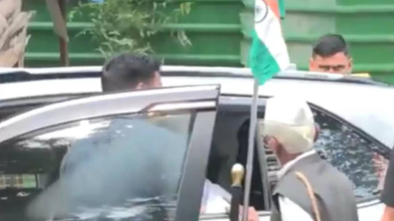राहुल गांधी की 'वोटर अधिकार यात्रा': बुजुर्ग से बातचीत का वीडियो बना चर्चा का विषय