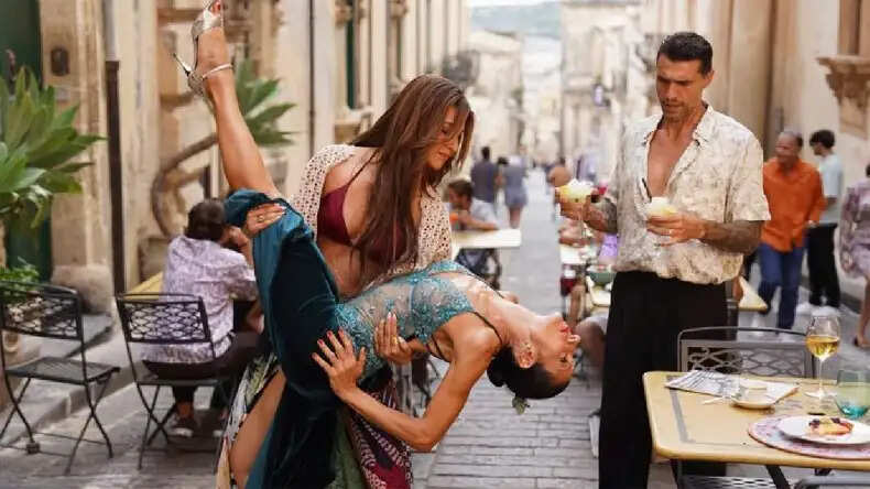 कॉकटेल 2: कृति सेनन ने साझा की सेट से मजेदार तस्वीरें