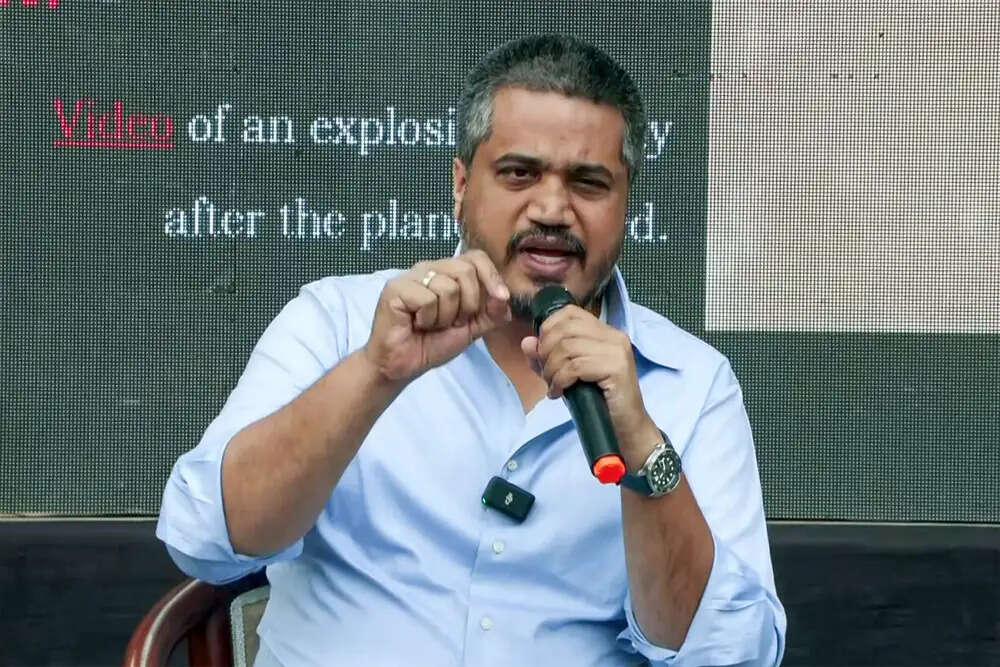 अजित पवार के विमान हादसे की जांच में रहस्य और राजनीति का खेल