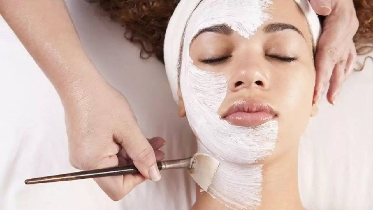घर पर बनाएं मिल्क पाउडर से फेस पैक: त्वचा के लिए बेहतरीन उपाय