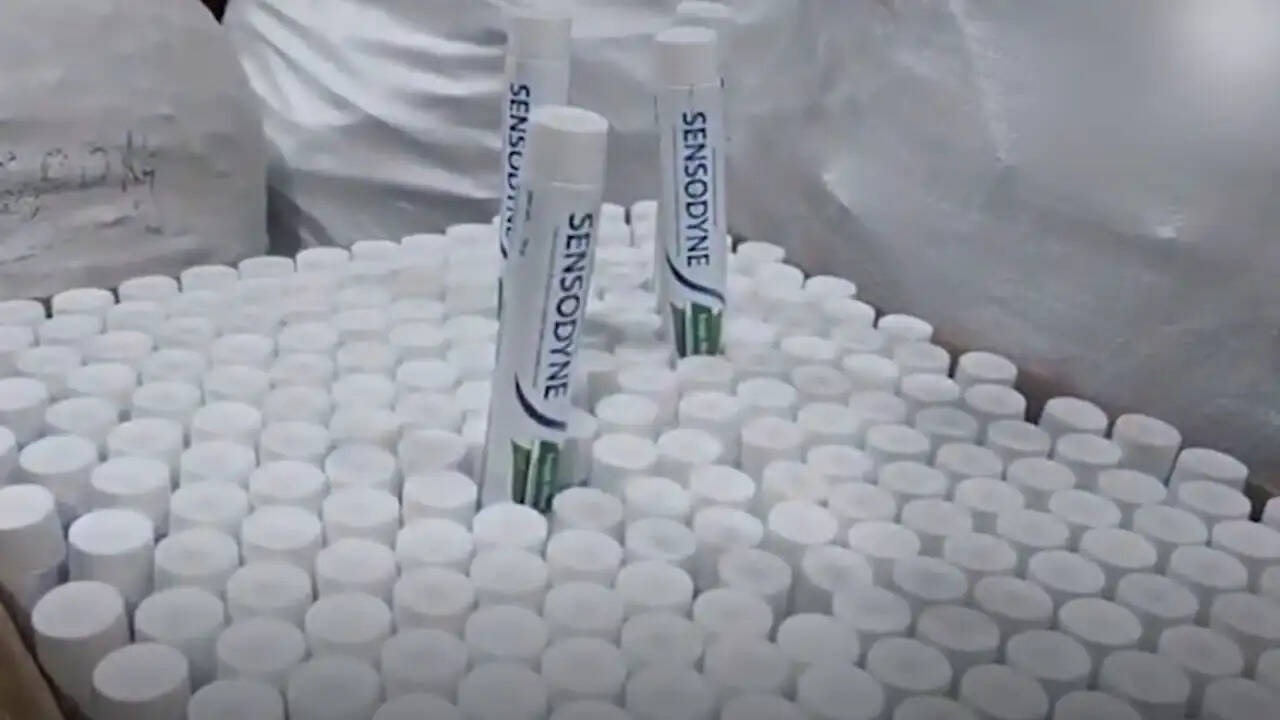 दिल्ली में नकली टूथपेस्ट फैक्ट्री का भंडाफोड़