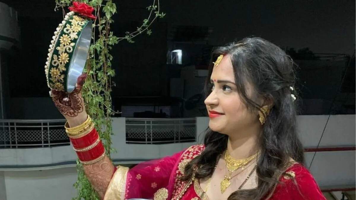 करवा चौथ पर प्यार भरी शायरी और शुभकामनाएं
