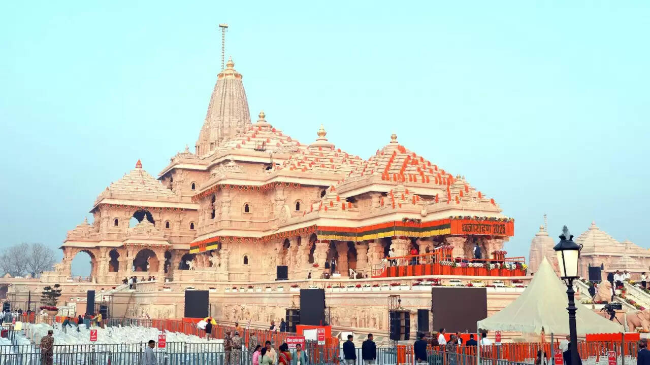 प्रधानमंत्री मोदी का अयोध्या दौरा: सुरक्षा के अभूतपूर्व इंतजाम और ध्वजारोहण की तैयारी