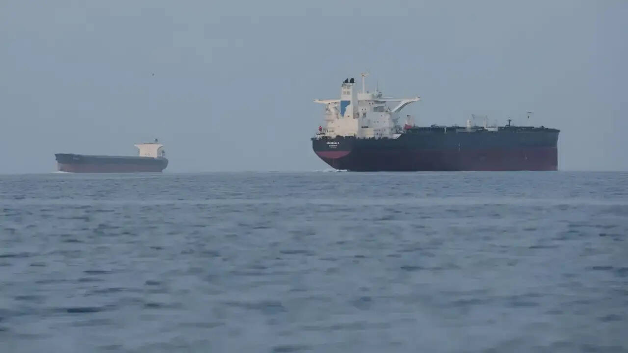 ईरान का सुपरटैंकर: क्या है इस मिशन की गहराई और क्षेत्रीय तनाव का असर?