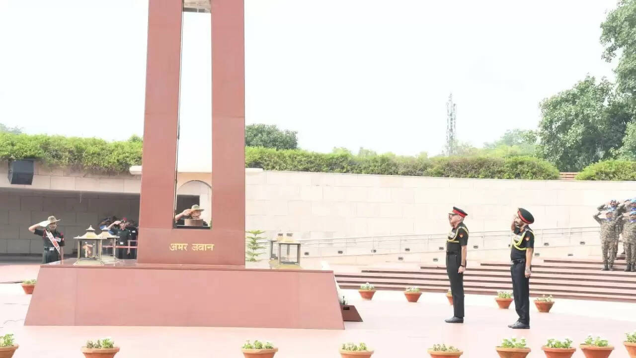 भारत ने 77वें शांति सैनिक दिवस पर शहीदों को दी श्रद्धांजलि