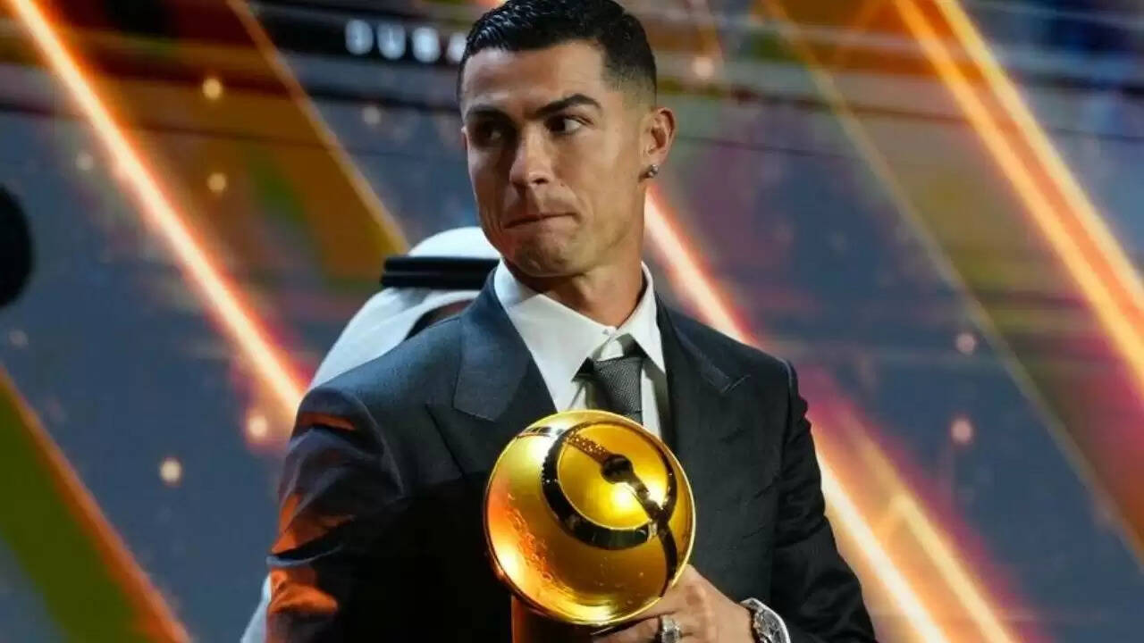 क्रिस्टियानो रोनाल्डो ने दुबई में जीता बेस्ट मिडिल ईस्ट प्लेयर अवॉर्ड