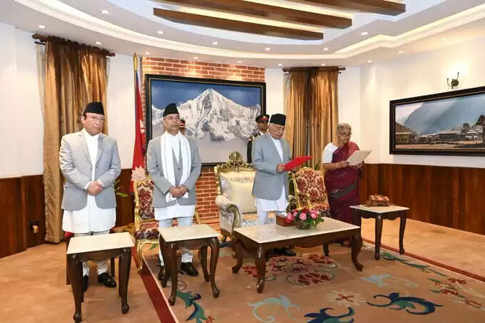 सुशीला कार्की बनीं नेपाल की पहली महिला प्रधानमंत्री, राजनीतिक उथल-पुथल के बीच ली शपथ
