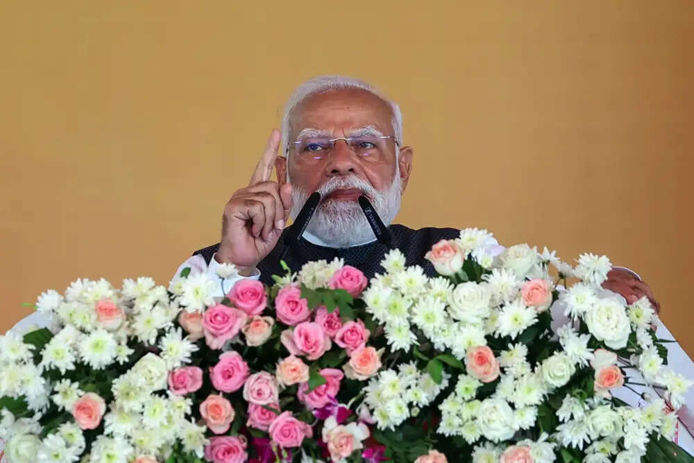 प्रधानमंत्री मोदी ने गंगा एक्सप्रेसवे का उद्घाटन करते हुए सपा पर साधा निशाना