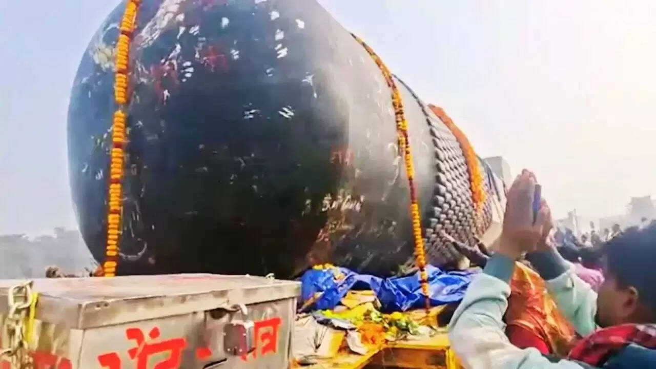 मोतिहारी में विश्व के सबसे बड़े शिवलिंग की स्थापना का ऐतिहासिक आयोजन