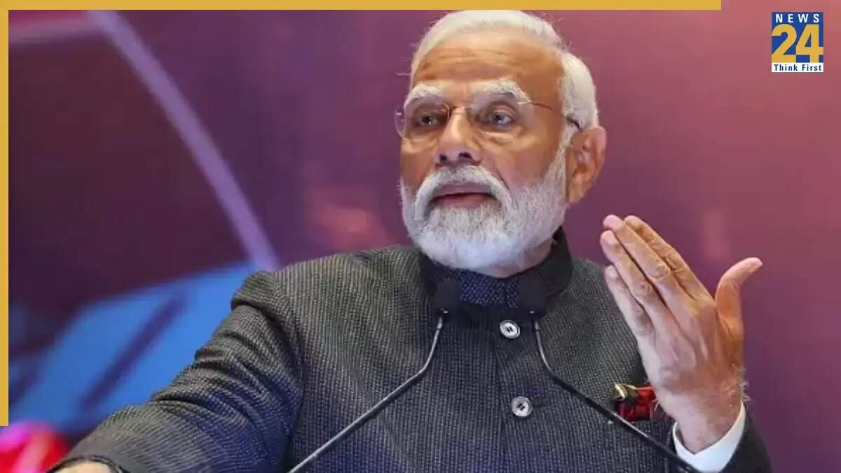 पीएम मोदी ने गुजरात दौरे पर आतंकवाद पर पाकिस्तान को दी चेतावनी