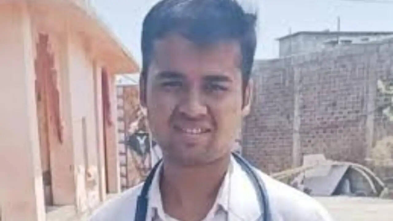 उज्जैन में सड़क हादसे में मेडिकल छात्र की मौत, छात्रों का प्रदर्शन