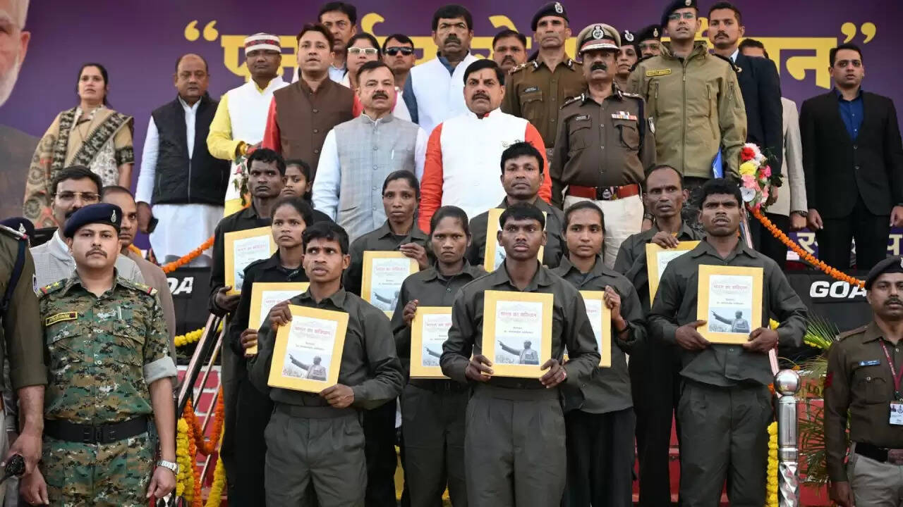 मध्य प्रदेश में नक्सलियों का ऐतिहासिक आत्मसमर्पण