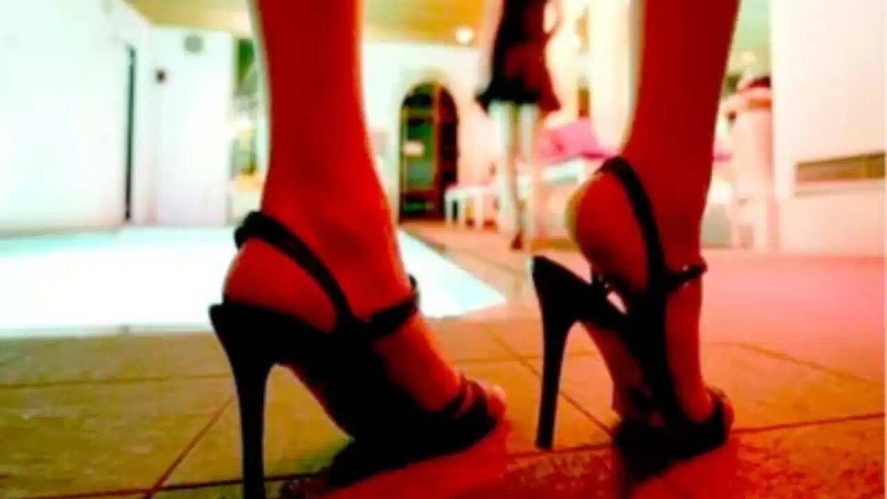 दिल्ली में स्पा सेंटर के नाम पर चल रहा था सेक्स रैकेट, पुलिस ने किया भंडाफोड़