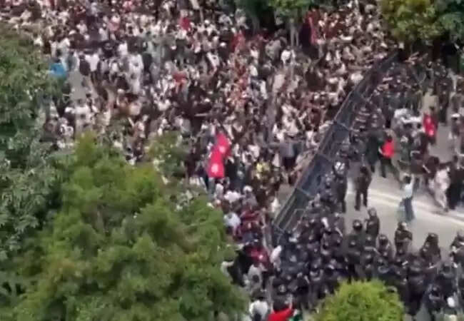 नेपाल में Gen-Z का विरोध: सोशल मीडिया प्रतिबंध और भ्रष्टाचार के खिलाफ प्रदर्शन