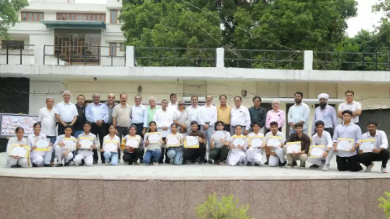 शहीद भाई बाल मुकुंद विद्यालय का 5वां पूर्व छात्र सम्मेलन सफलतापूर्वक संपन्न