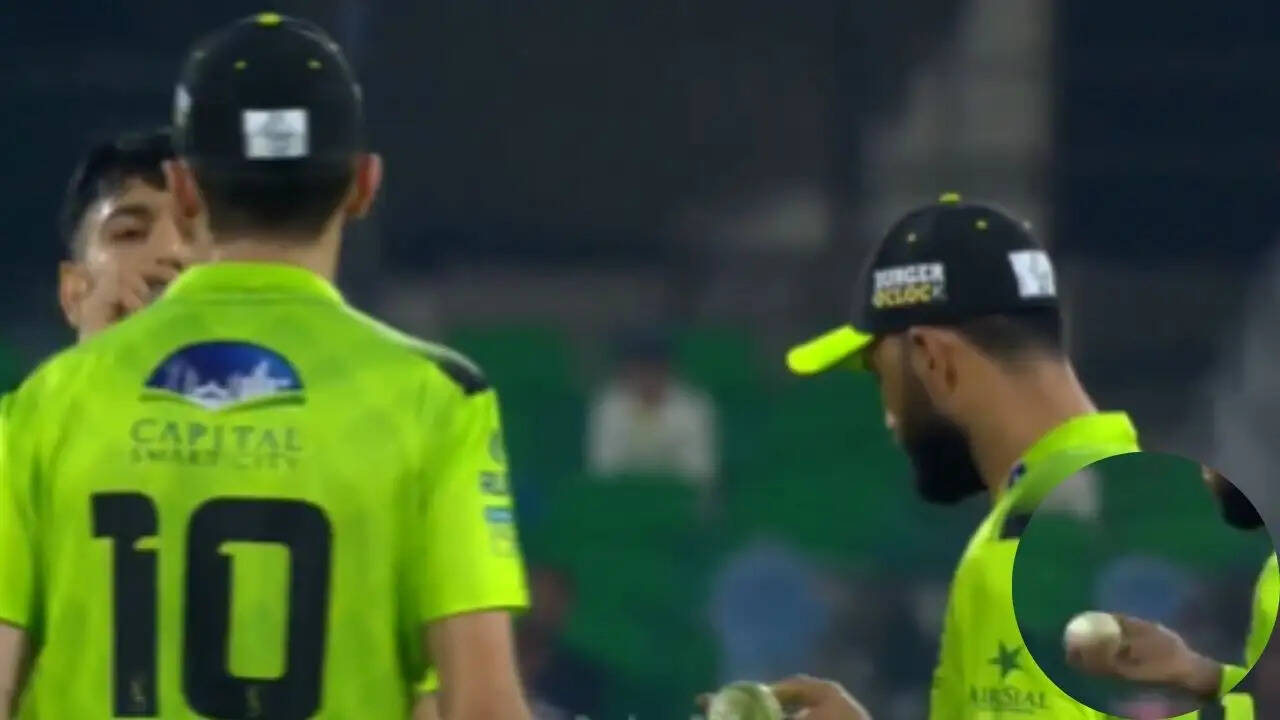पाकिस्तान सुपर लीग 2026 में गेंद से छेड़छाड़ का विवाद