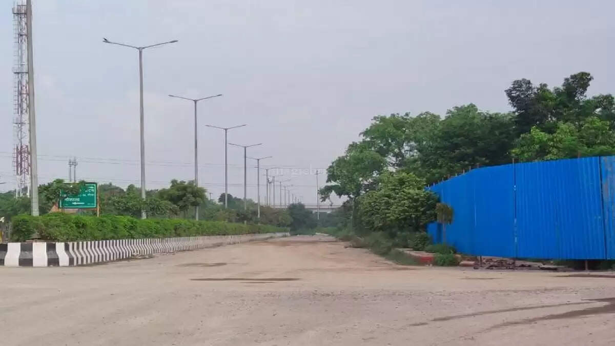 नोएडा में पोस्टमार्टम हाउस रोड का नया डिज़ाइन, गोल चक्कर में बदलाव