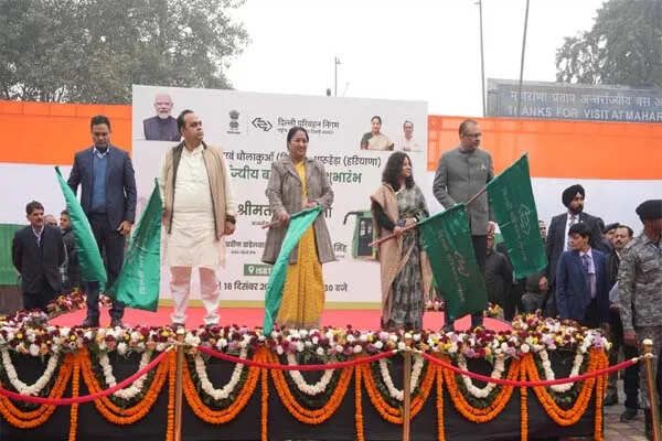 दिल्ली में नई इलेक्ट्रिक बस सेवा का शुभारंभ, प्रदूषण नियंत्रण में मददगार