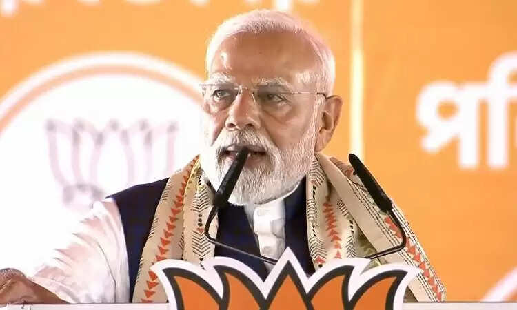 प्रधानमंत्री मोदी ने कोलकाता में विकास और दुर्गा पूजा पर की चर्चा