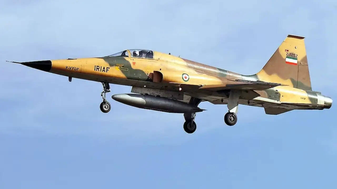 इजरायल का ईरान पर नया हवाई हमला: पुराने लड़ाकू विमानों को किया नष्ट