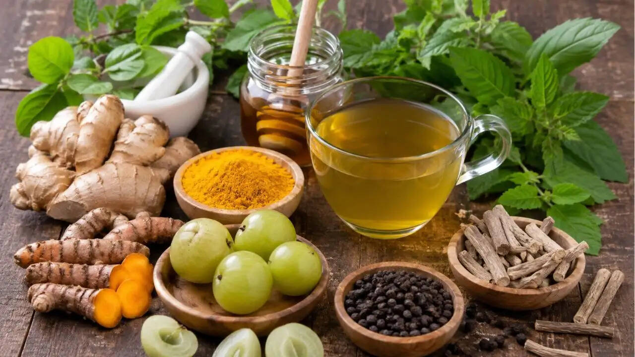 मानसून में सेहत का ख्याल रखने के लिए ये आयुर्वेदिक उपाय अपनाएं