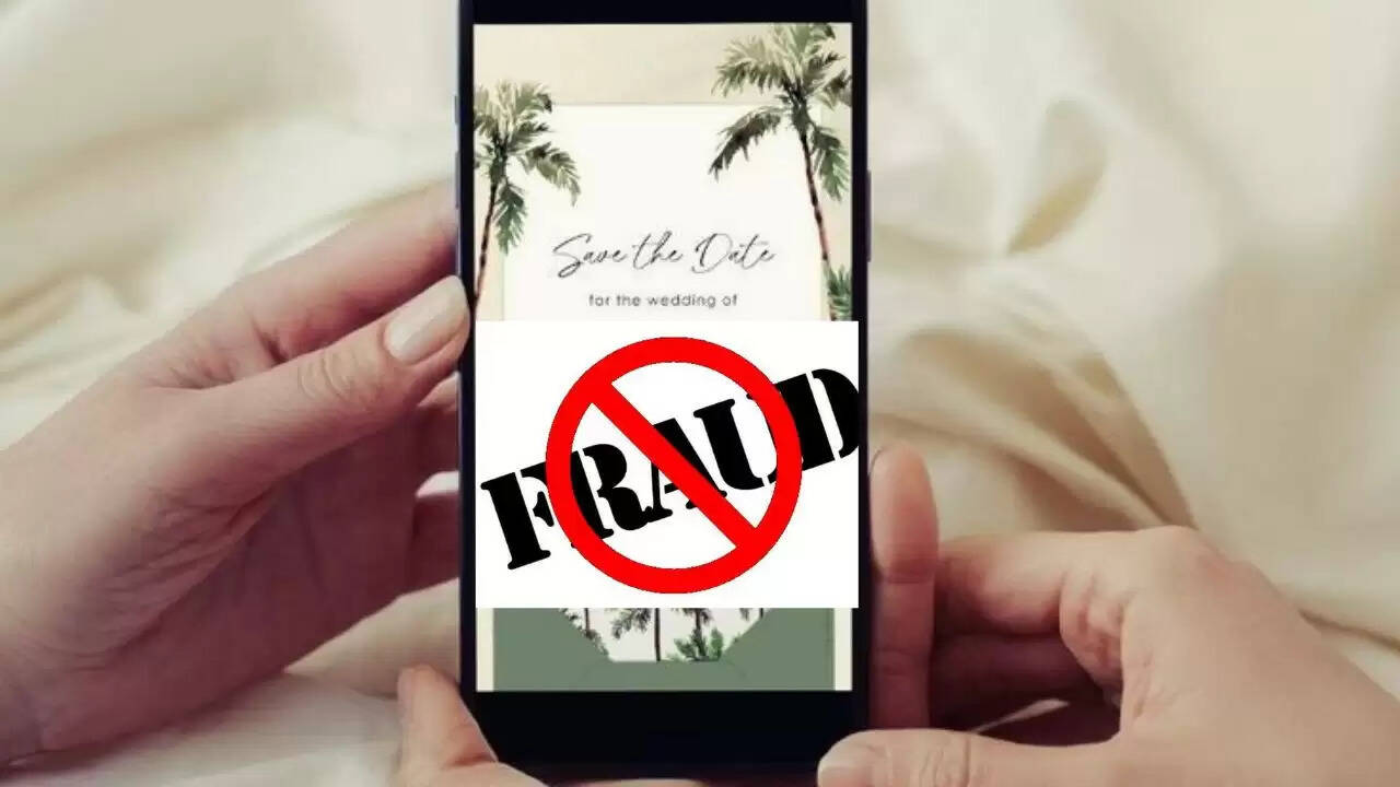 साइबर ठगों का नया तरीका: शादी के डिजिटल कार्ड से करें सावधानी