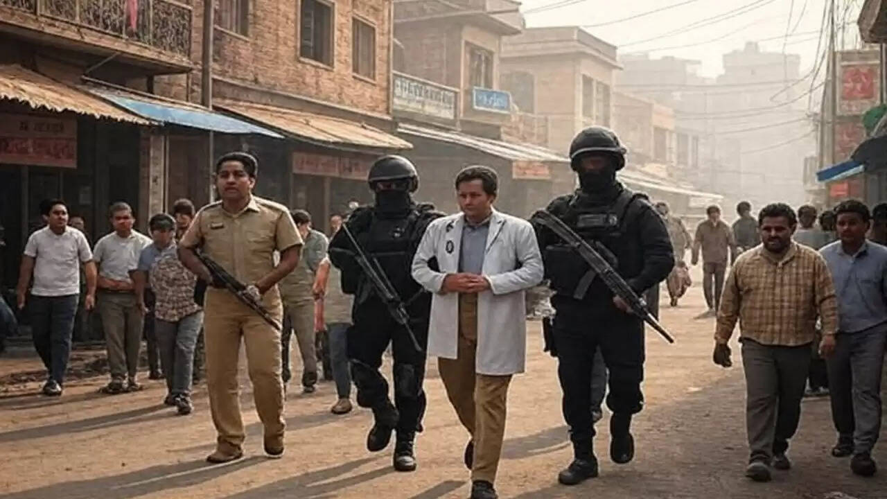 फरीदाबाद में आतंकवादी साजिश का भंडाफोड़: 300 किलोग्राम आरडीएक्स और एके-47 बरामद