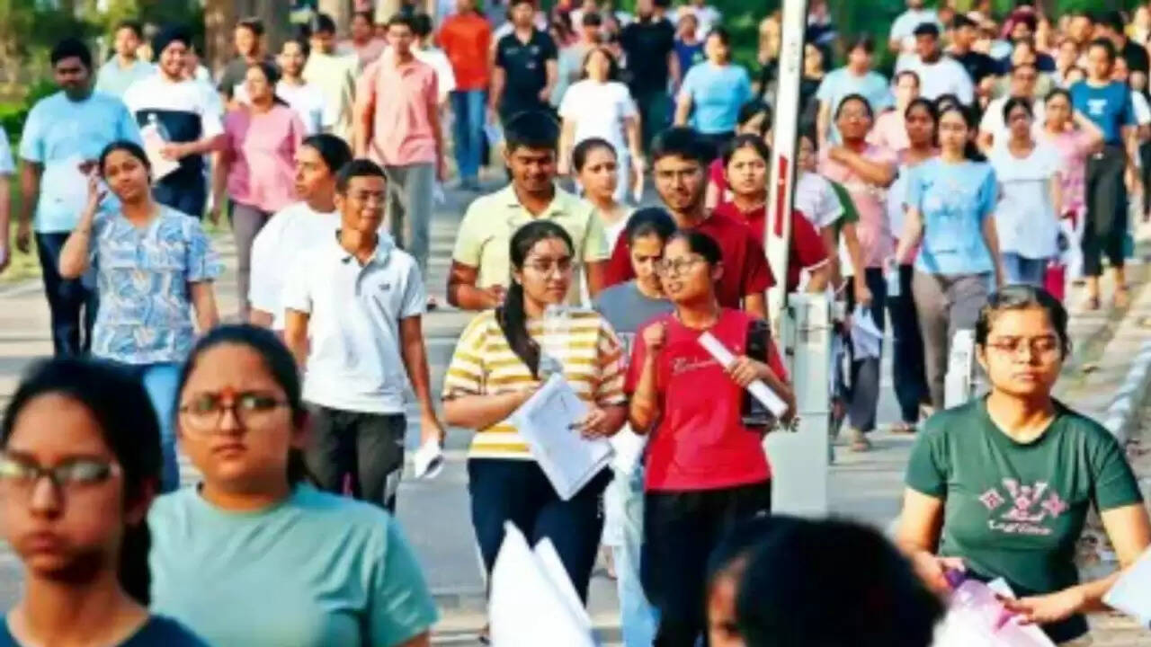 NEET UG 2025 के नतीजे जारी: मुकेश कुमार ने किया टॉप, जानें कैसे चेक करें रिजल्ट