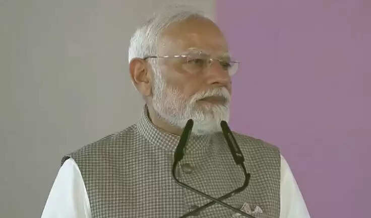 प्रधानमंत्री मोदी ने मुंबई में नए एयरपोर्ट और विकास परियोजनाओं का उद्घाटन किया