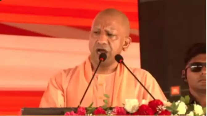 सीएम योगी का कांवड़ यात्रा पर सख्त संदेश: उपद्रवियों के खिलाफ कार्रवाई