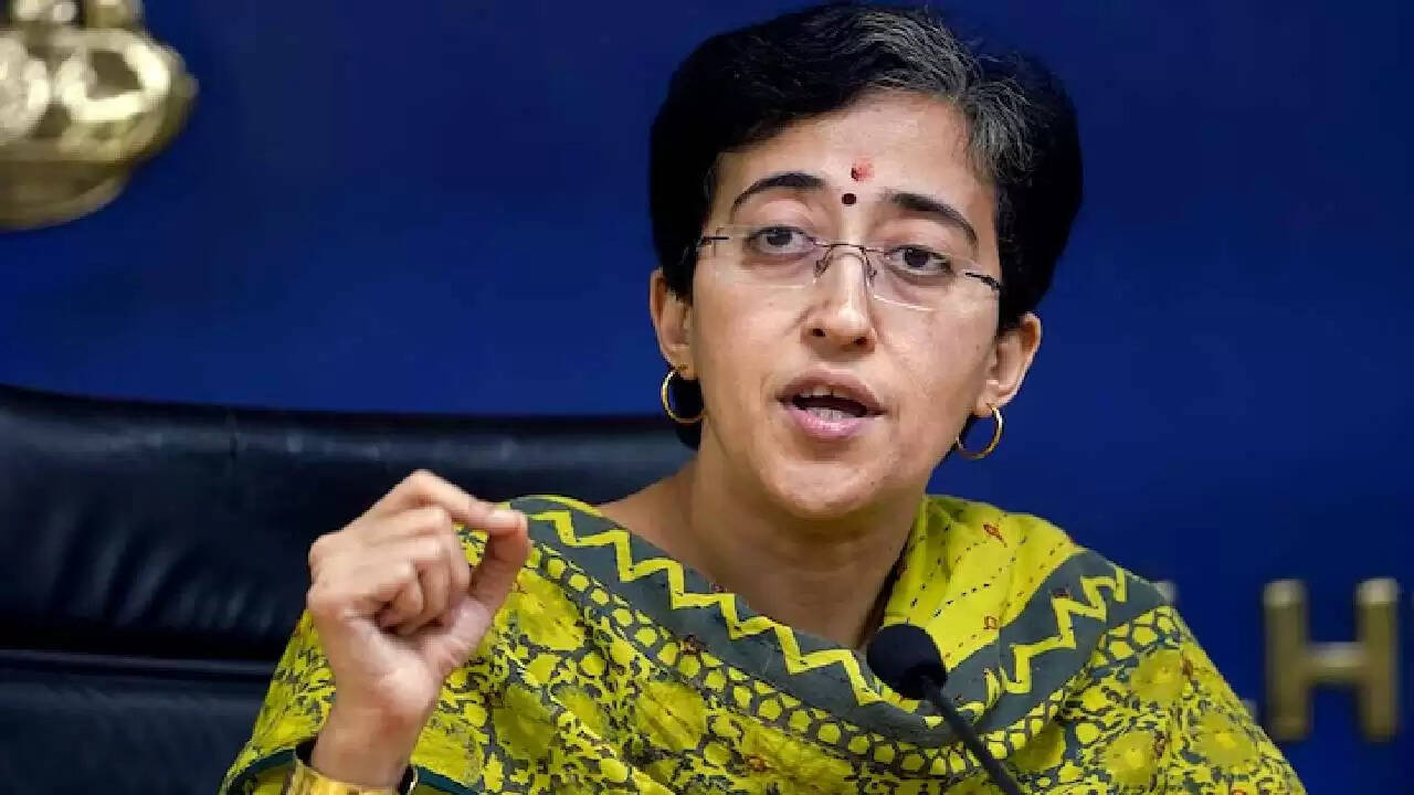 क्या अमेरिका की धमकी पर झुकी भारतीय सेना? आतिशी का बड़ा सवाल
