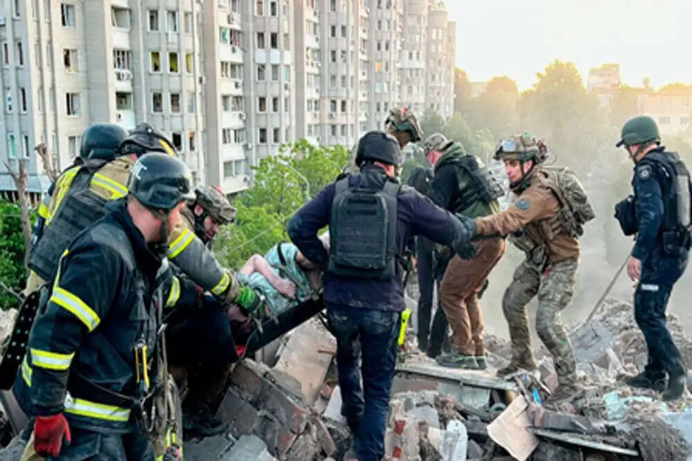 रूस के हमलों से यूक्रेन में भारी तबाही, राष्ट्रपति ने दी जानकारी