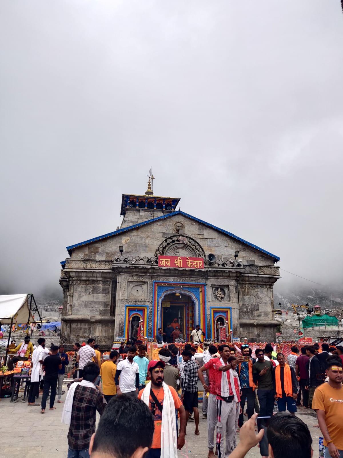 उत्तराखंड : केदार घाटी से अबतक 10715 तीर्थयात्री निकाले गए, अभी लगभग डेढ़ हजार यात्री हैं फंसे